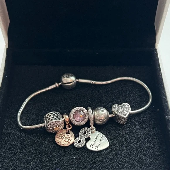 Pandora essence Bracelet with 5 charms - Picture 4 of 8